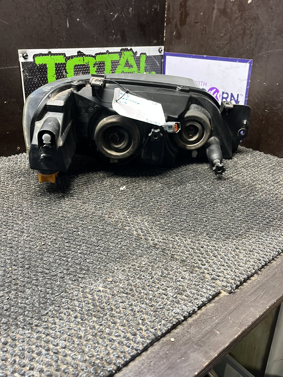 2005 Ford Territory- Left Headlight- (TAG9077)
