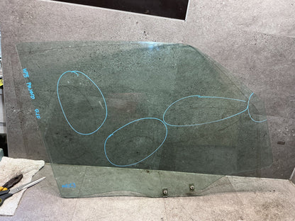 2000-2003 Mitsubishi Pajero V75 - Right Front Door Glass - (TAG18968)