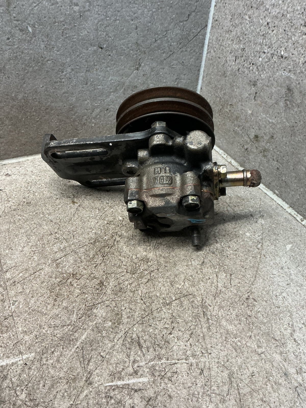 1995 Isuzu MU UCS69DW - Power Steering Pump - (TAG18806)