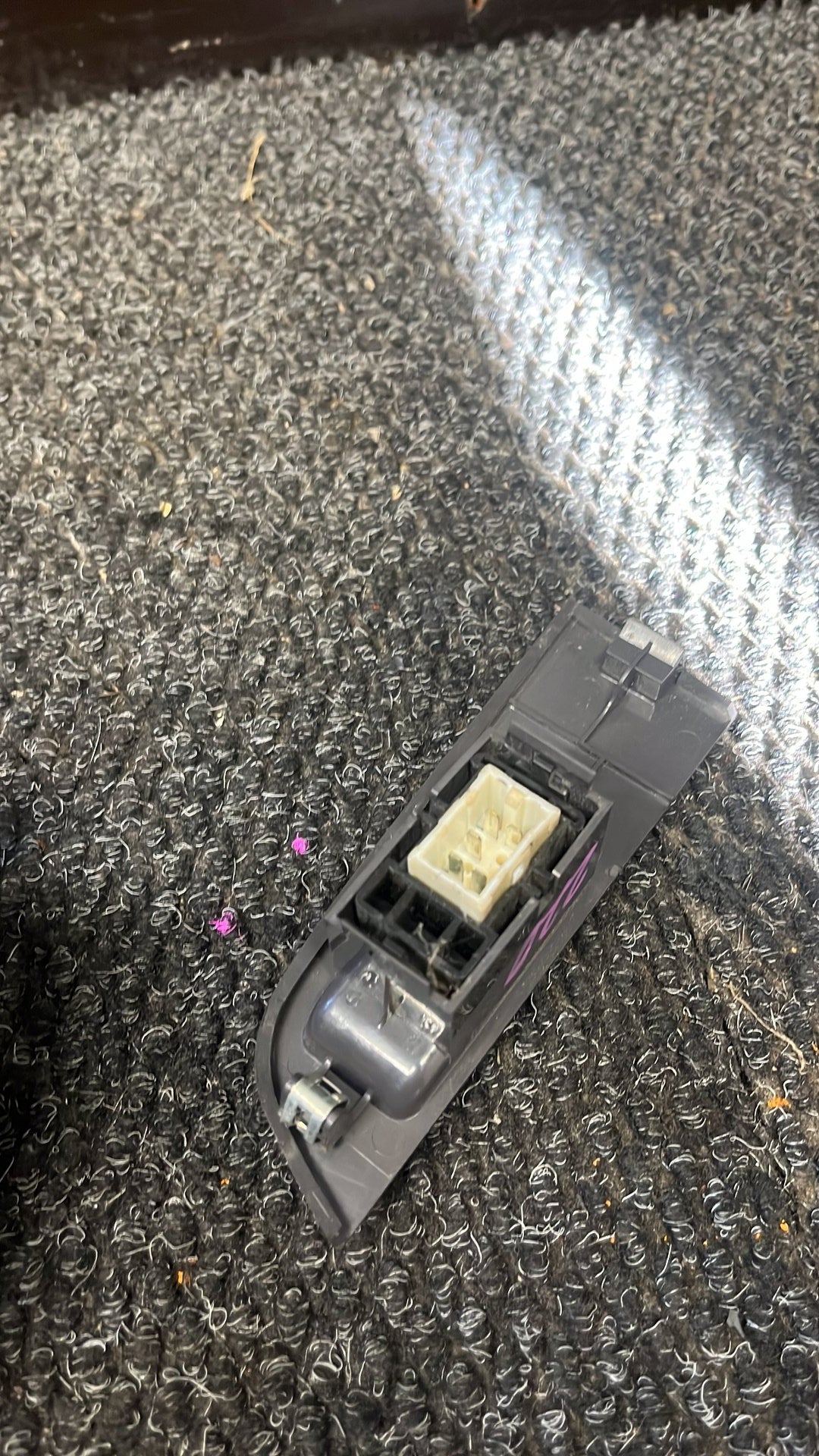 1989-1995 Toyota Hilux II N130- Right Rear Window Switch- (TAG6908)