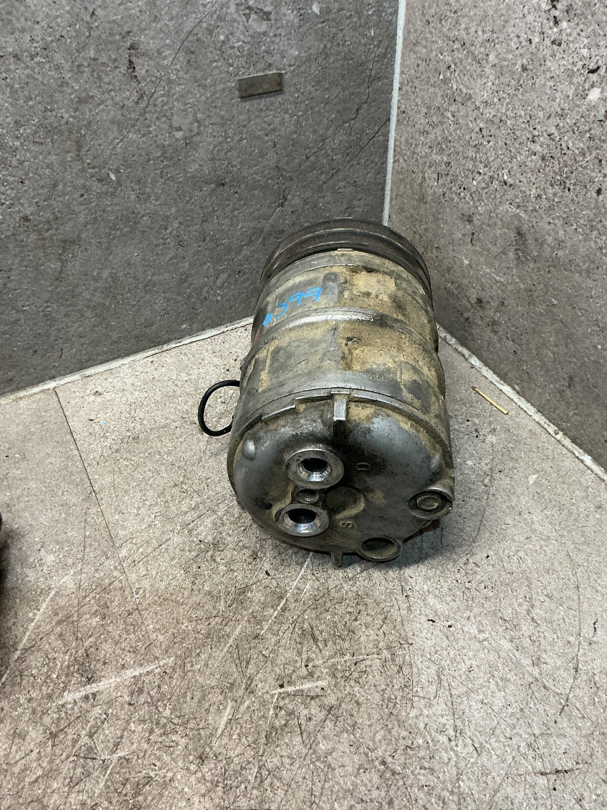 1995 Isuzu Bighorn UBS69GW - A/C Compressor - (TAG19263)