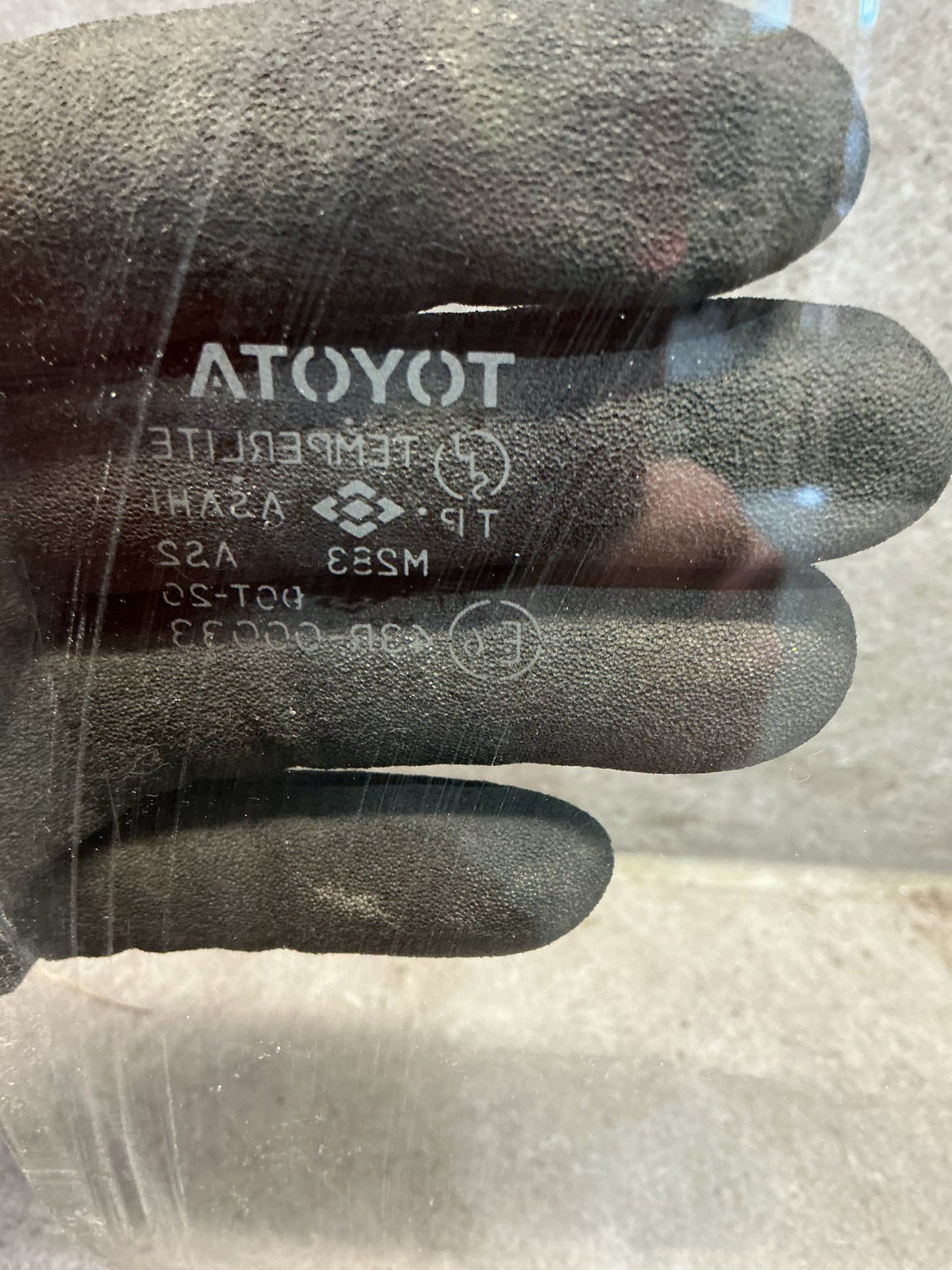 1994 Toyota Hilux Surf LN130 - Right Front Door Glass - (TAG18998)
