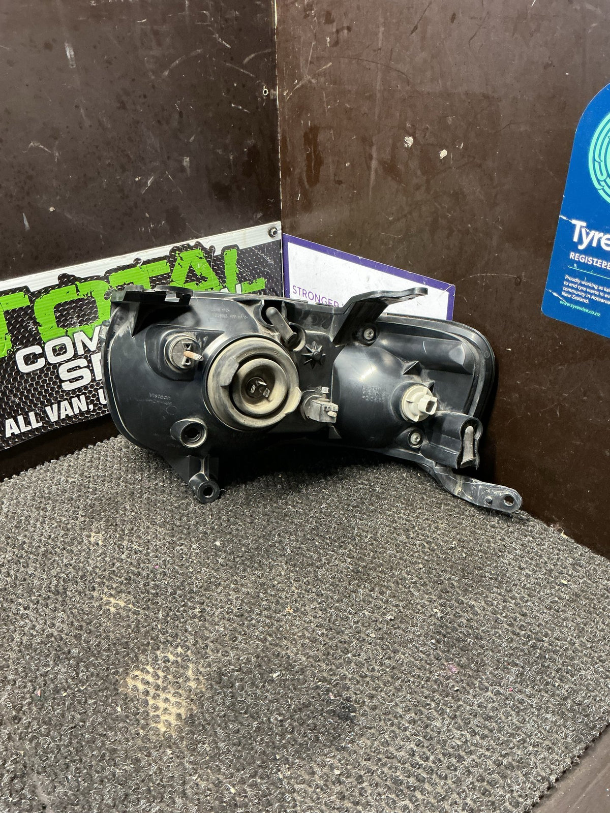 2003 Ford Escape- Right Headlight- (TAG9589) PN: E104-51030