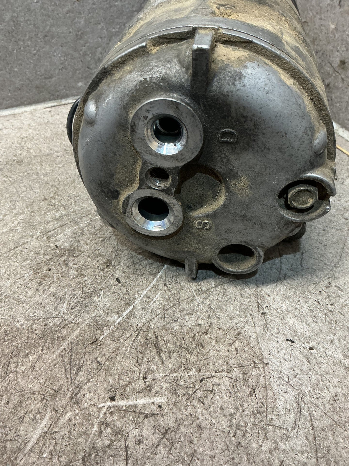 1995 Isuzu Bighorn UBS69GW - A/C Compressor - (TAG19263)
