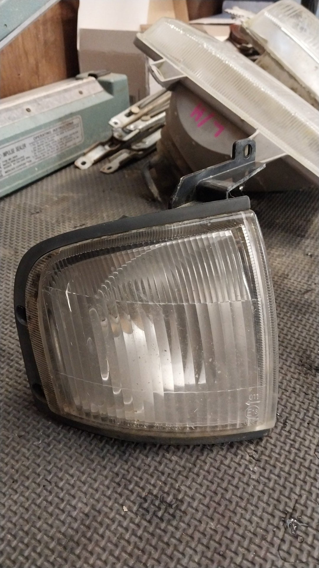 1999-2006 Mazda B-Series UN UNY0W- Right Corner Light- (TAG2953)