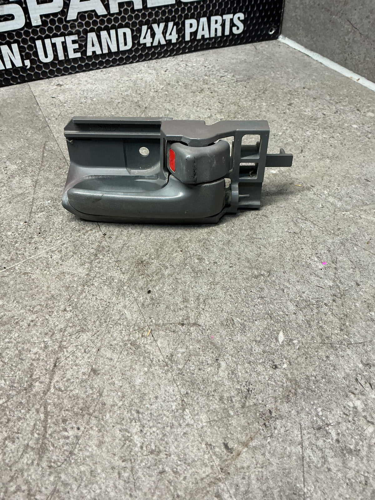 2005-2006 Toyota Hilux VII N20- Right Front Door Interior Handle- (TAG13719)