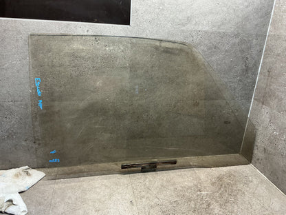 1995 Suzuki Escudo - Right Front Door Glass - (TAG18967)