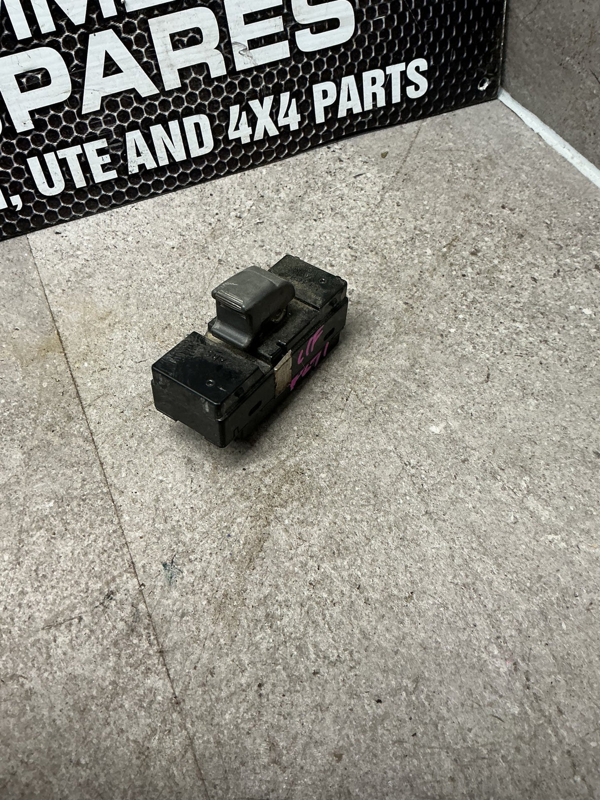 2007 Holden Rodeo- Left Front Window Switch- (TAG14250)
