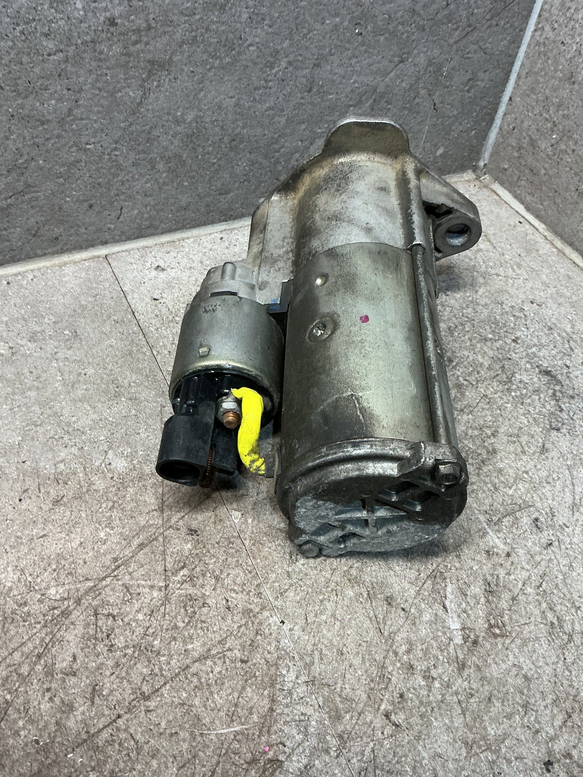 2013 Volkswagen Amarok- Starter Motor- (TAG17485)