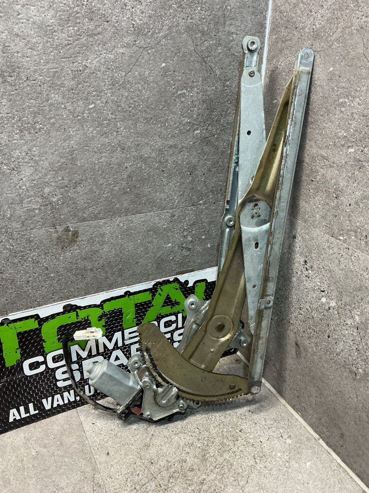 2004 Toyota Estima ACR30 - Left Front Window Regulator/Motor - (TAG16140)