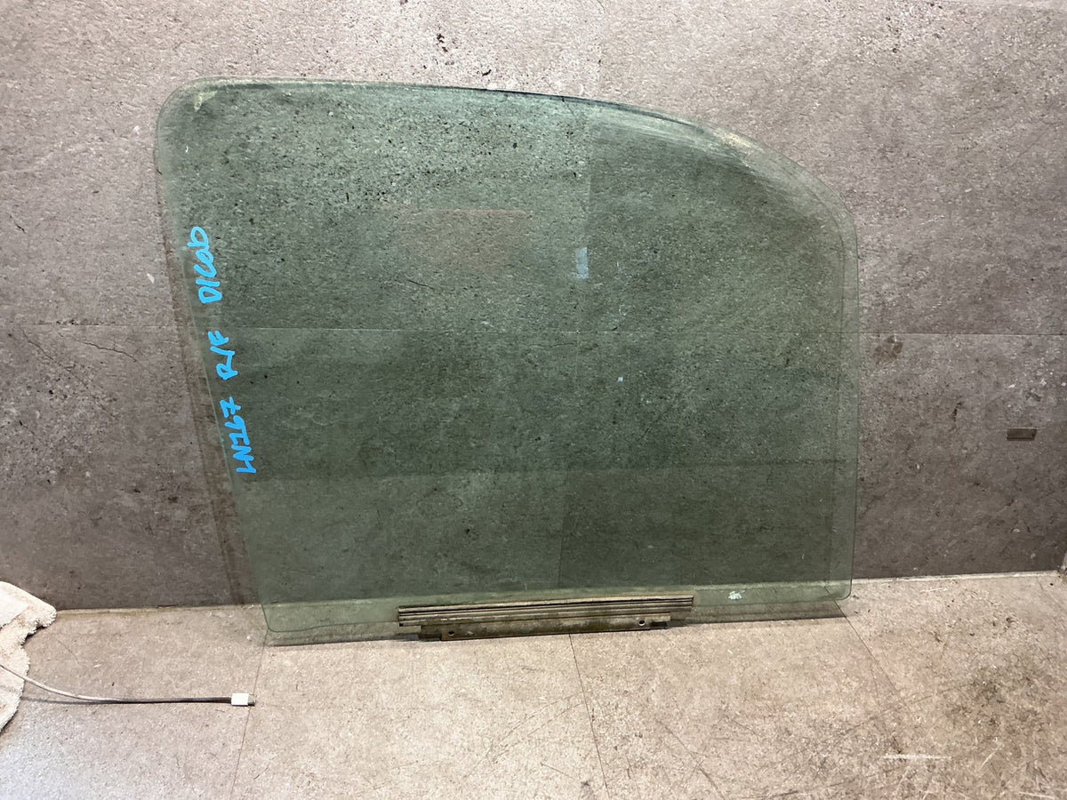 1994 Toyota Hilux LN167 - Right Front Door Glass - (TAG19093)