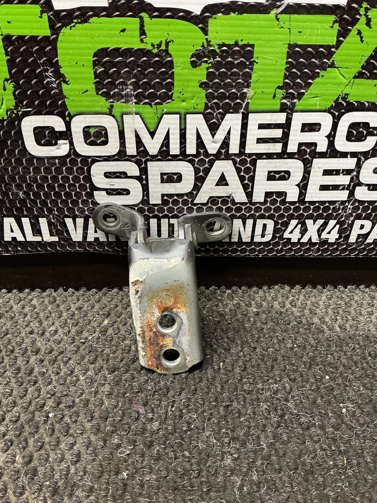 2006 Toyota Hilux- Right Front Door Top Hinge- (TAG10137)