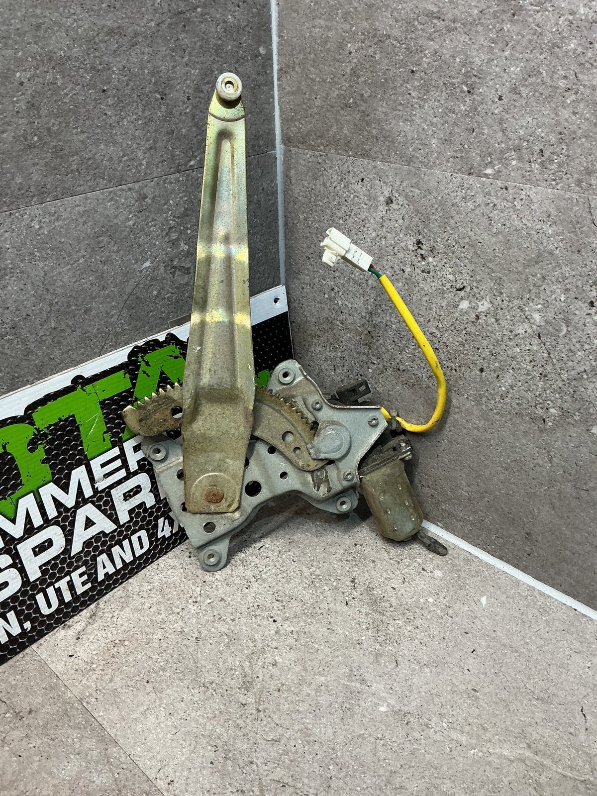 1998 Toyota Hilux III N180- Left Rear Window Regulator/Motor- (TAG12781) PN: 85720-35120