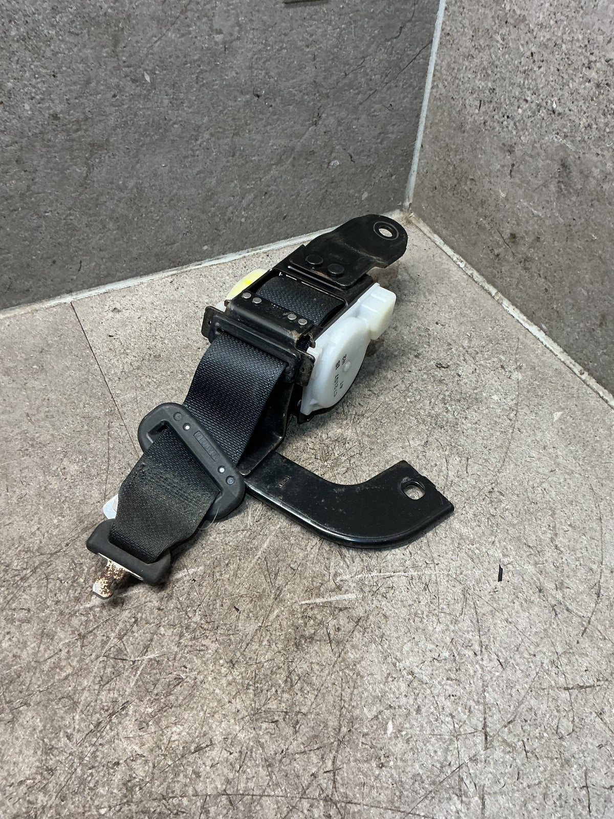 2012-2020 Mitsubishi Outlander GF*W GF GF8 - Rear Centre Seat Belt - (TAG18755)