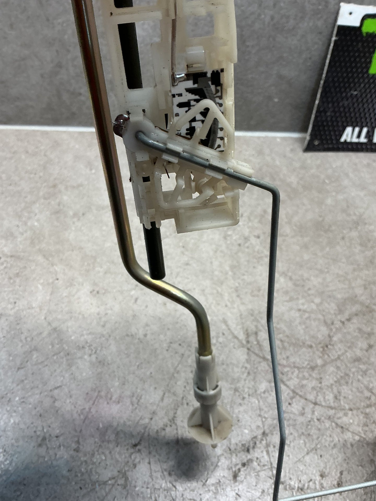 2009 Nissan Caravan E25 VWE25- Fuel Sending Unit- (TAG14091)