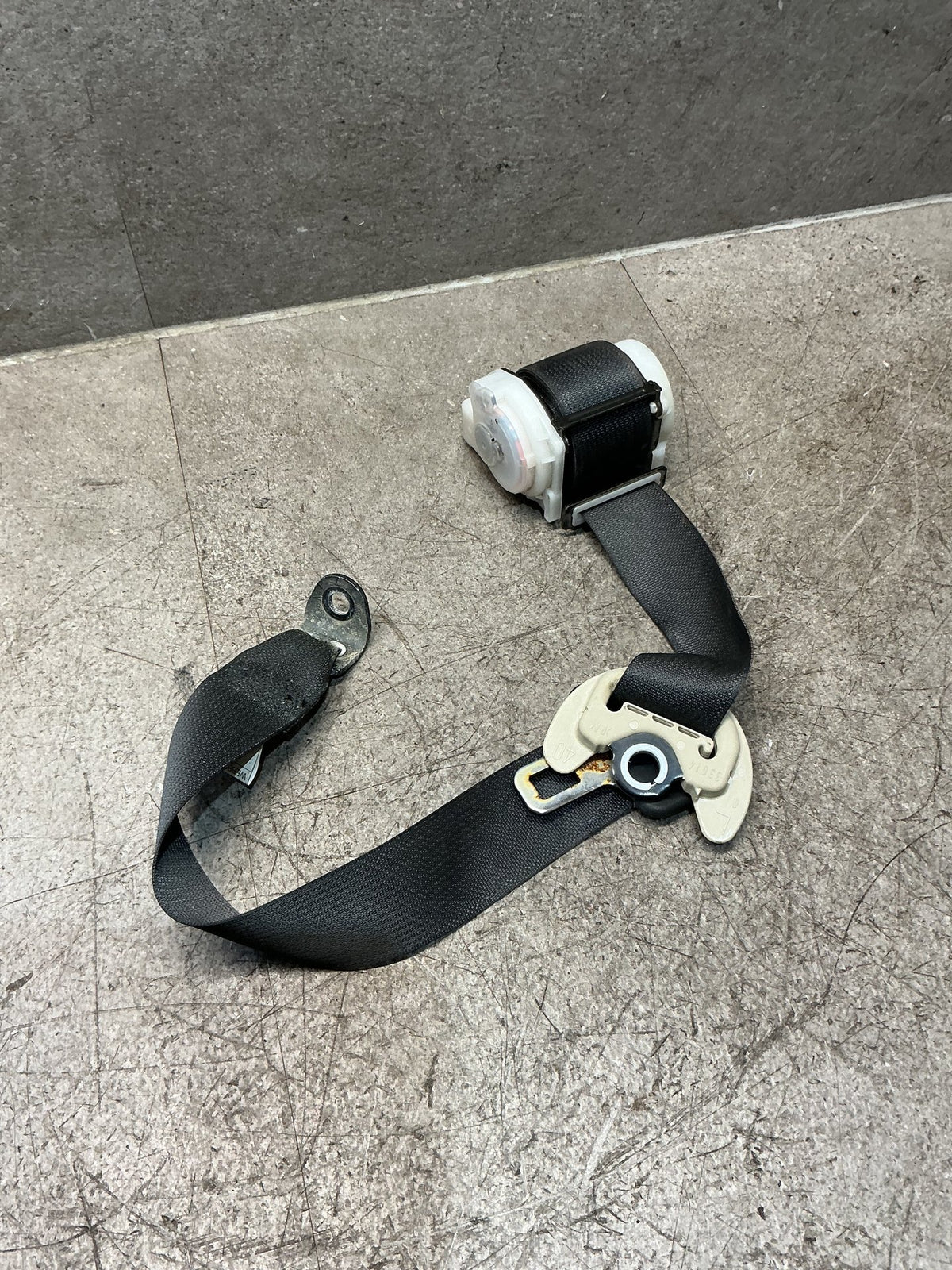 2012-2020 Mitsubishi Outlander GF*W GF GF8 - Left Rear Seat Belt - (TAG18693)