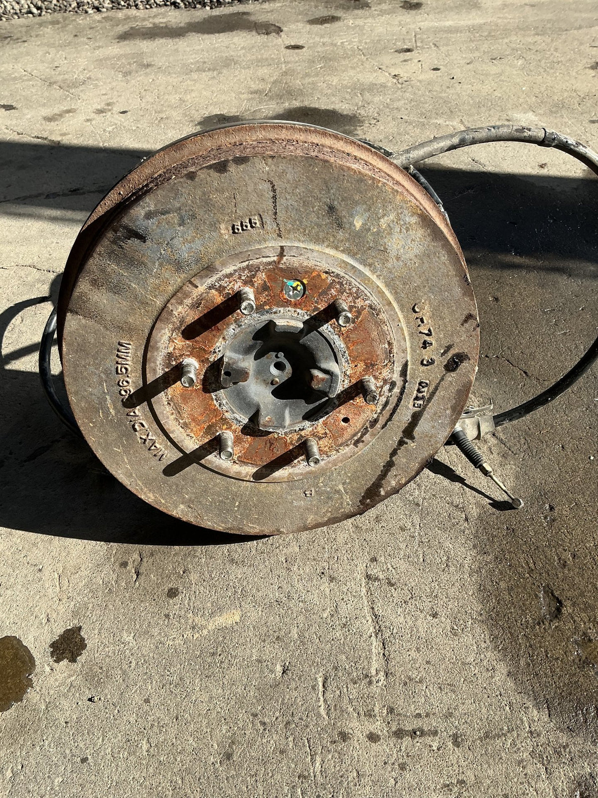 2010 Ford Ranger- Left Rear ABS Axle- (TAG15363)