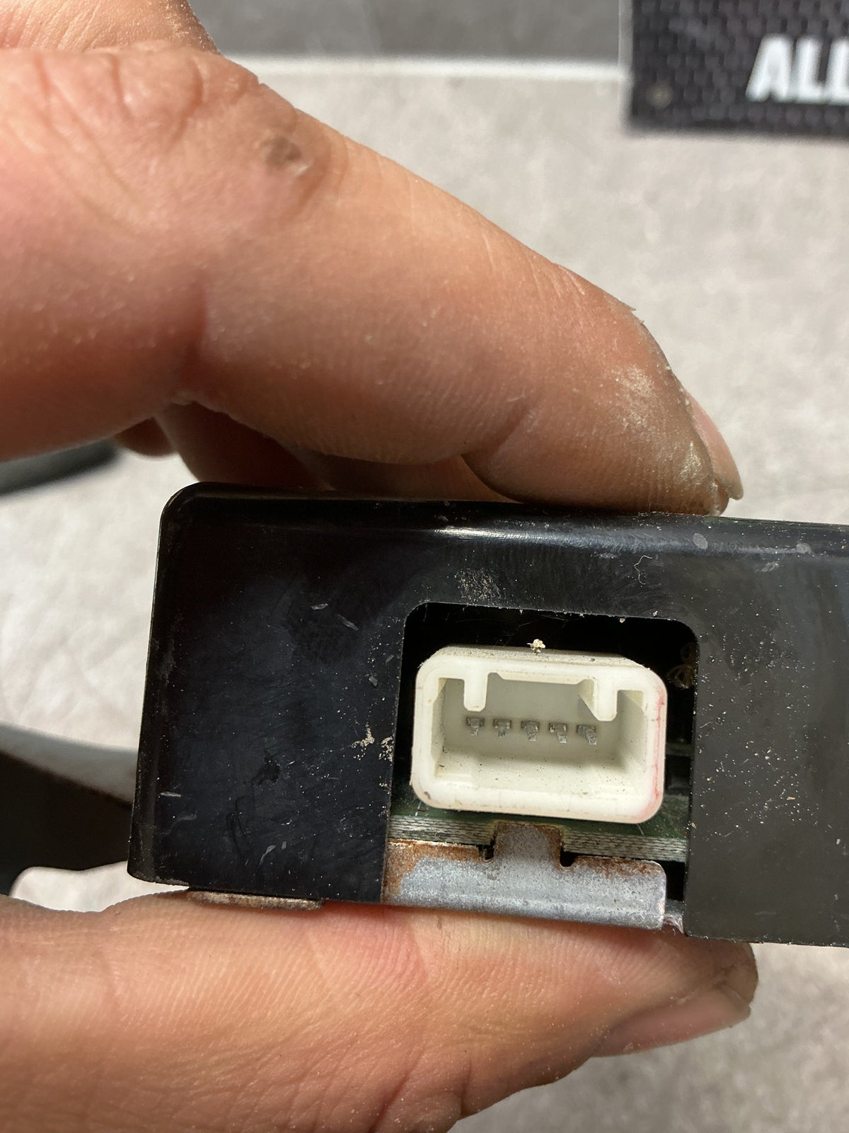 2006-2011 Toyota Hilux VII N10- Door Control Module- (TAG15834)