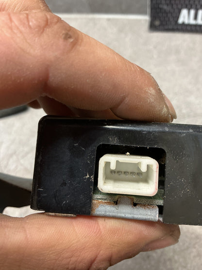 2006-2011 Toyota Hilux VII N10- Door Control Module- (TAG15834)