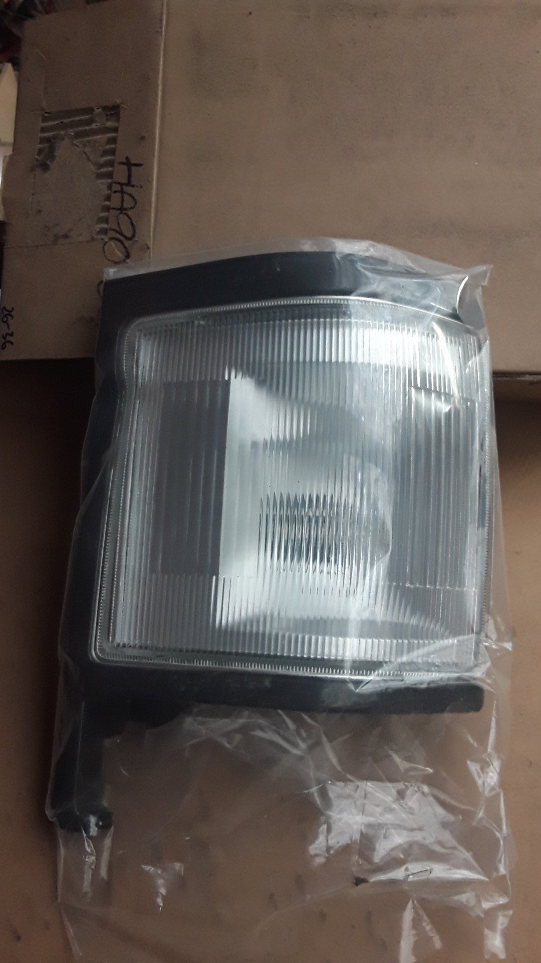 1991-2003 Toyota Hiace- Right Corner Light- (TAG4203)