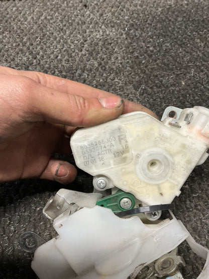 2001 Suzuki Grand Vitara 8W033- Tailgate Lock Actuator- (TAG10648)