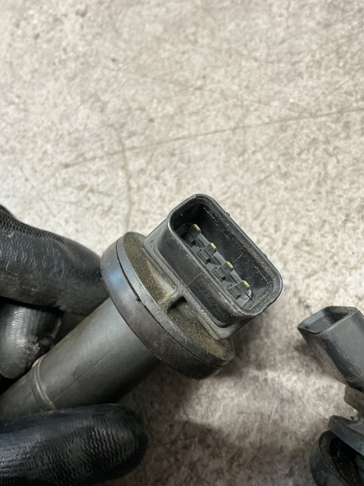 2004 Toyota Estima ACR30- Ignition Coil- (TAG14724)