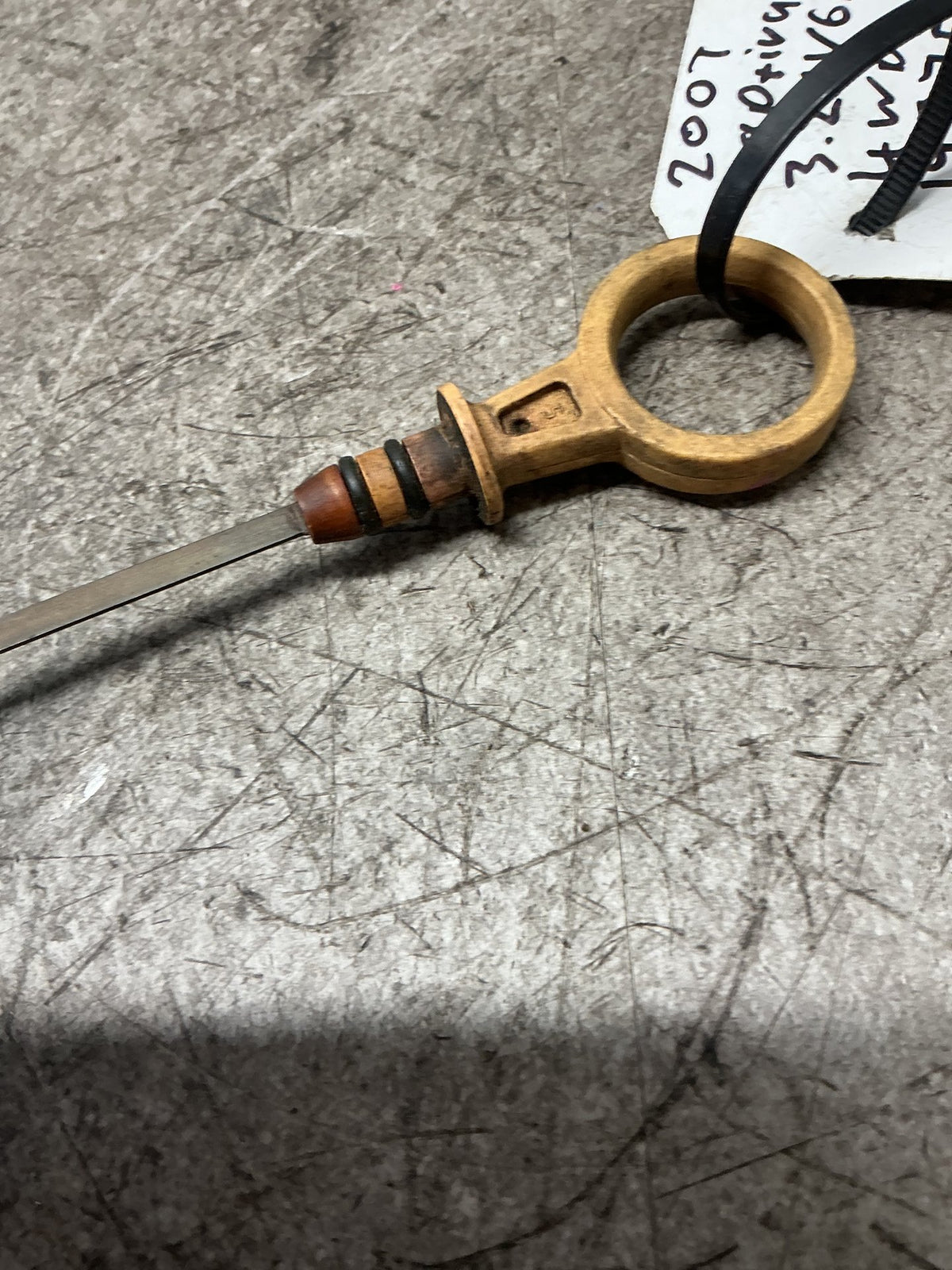 2007 Holden Captiva 7 - Engine Oil Dipstick - (TAG18546)