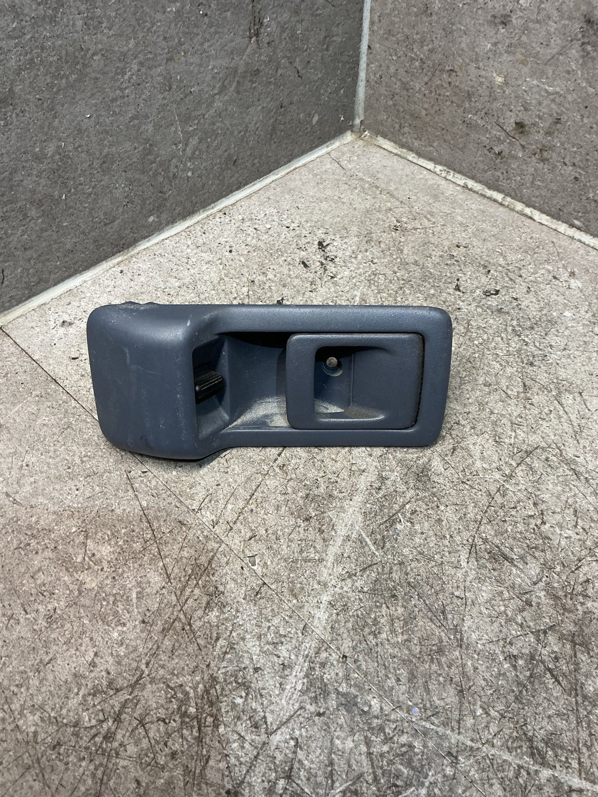 1996-2000 Toyota Land Cruiser J90 - Right Rear Door Interior Handle - (TAG18065)