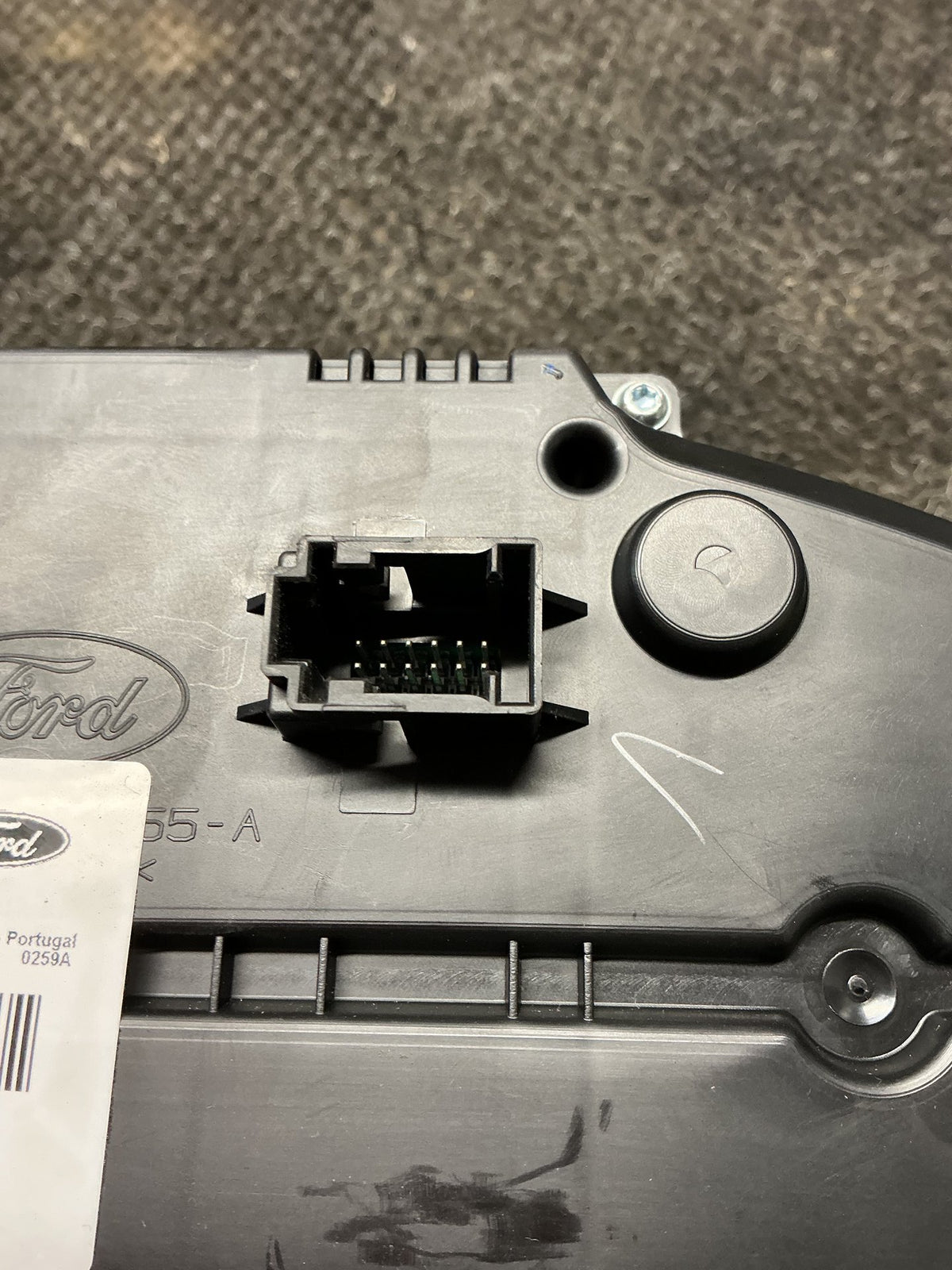 2015 Ford Kuga 9W106- Instrument Cluster- (TAG10572) PN: DV4T-10849-LM