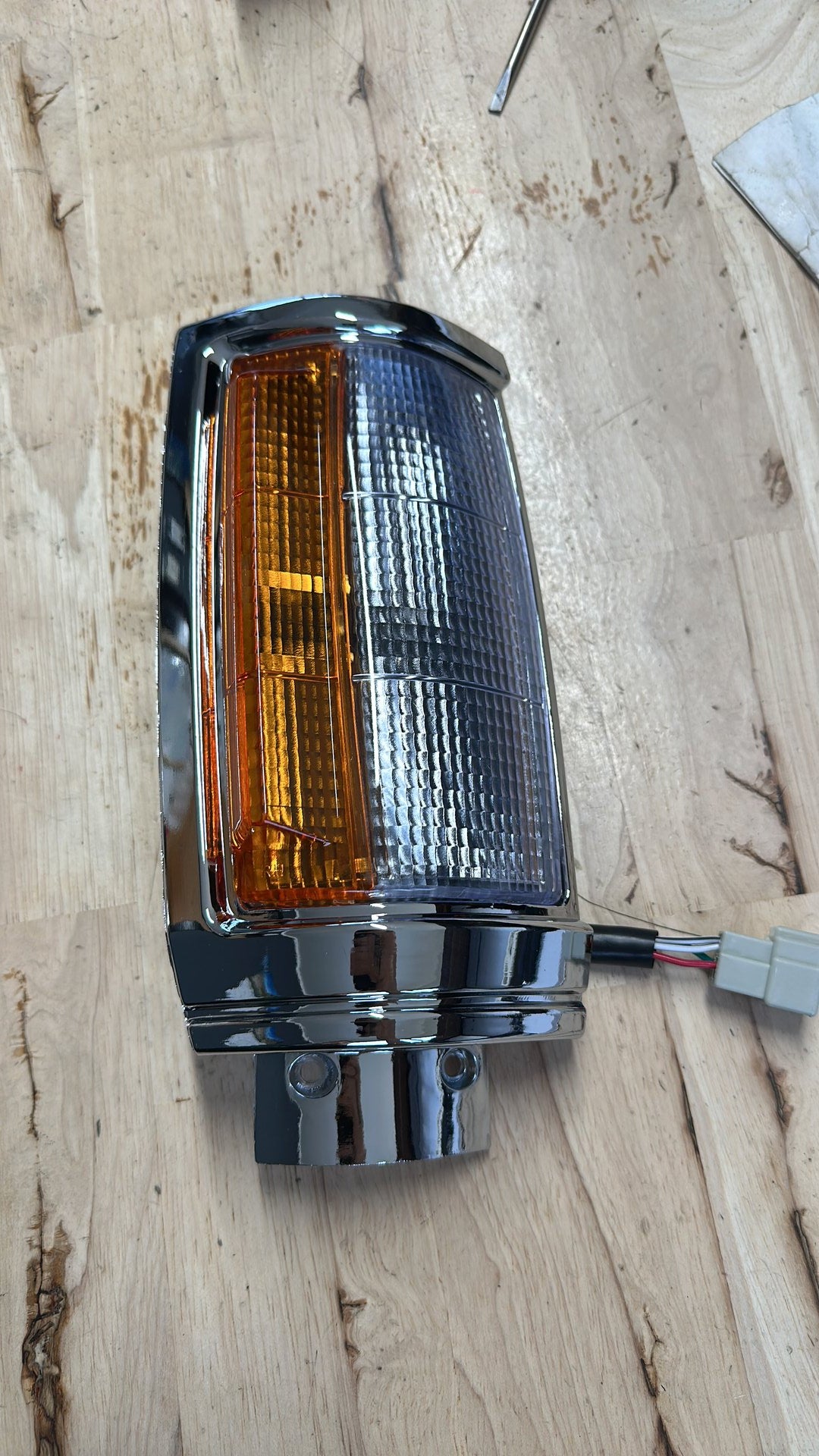 1986-1996 Mitsubishi L200- Right Corner Light- (TAG3723)