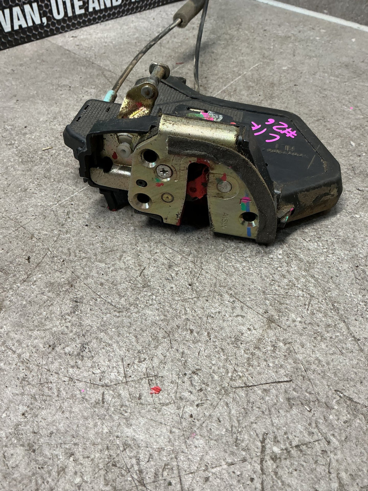 2005-2006 Toyota Hilux VII N20- Left Rear Door Lock Actuator- (TAG13685)