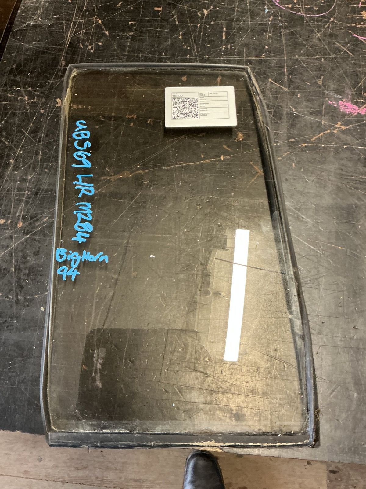 1994 Isuzu Bighorn ubs69 - Left Rear Quarter Door Glass - (TAG18592)