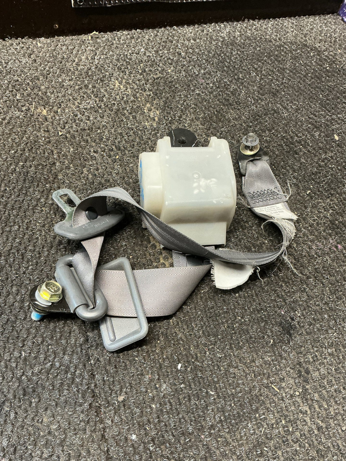1994-1999 Mitsubishi Pajero II V2*C- Left Rear Seat Belt- (TAG9667) PN: TK-520-N398
