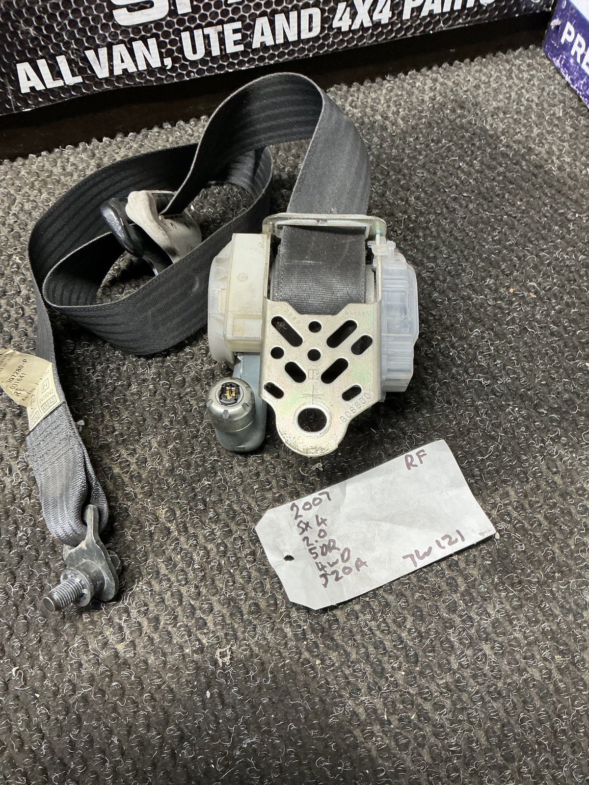 1993 Suzuki Vitara 8W018- Right Front Seat Belt- (TAG10745)