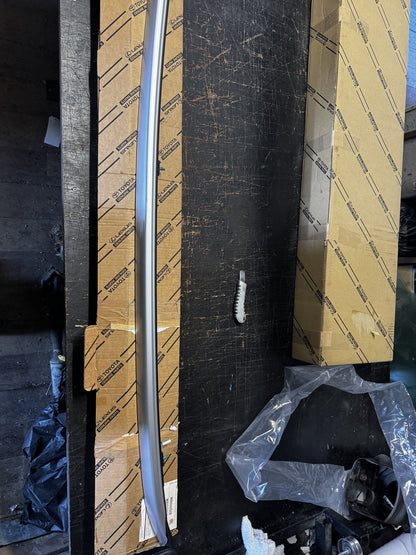 2022 Toyota Yaris Cross MXP - Right Roof Rail - (TAG19598)