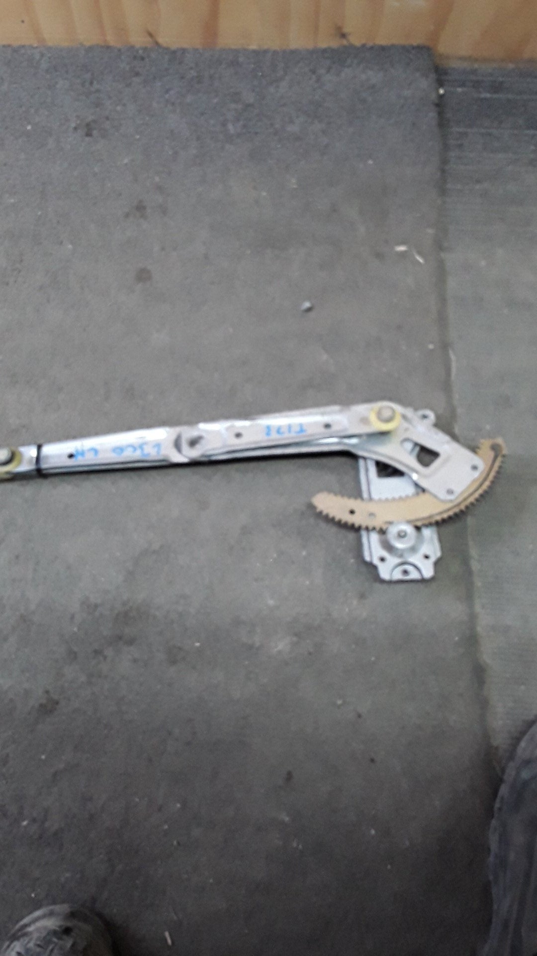 2006 Mitsubishi L300 III P0*V P05V, P05W, P15V- Left Front Window Regulator/Motor- (TAG1810)