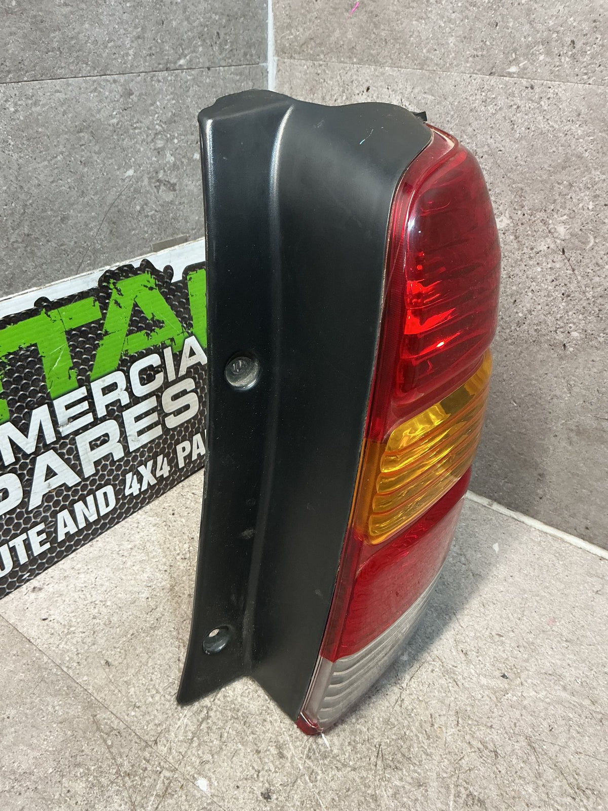 2004 Ford Escape XLT V6 AUTO- Right Taillight- (TAG5157)