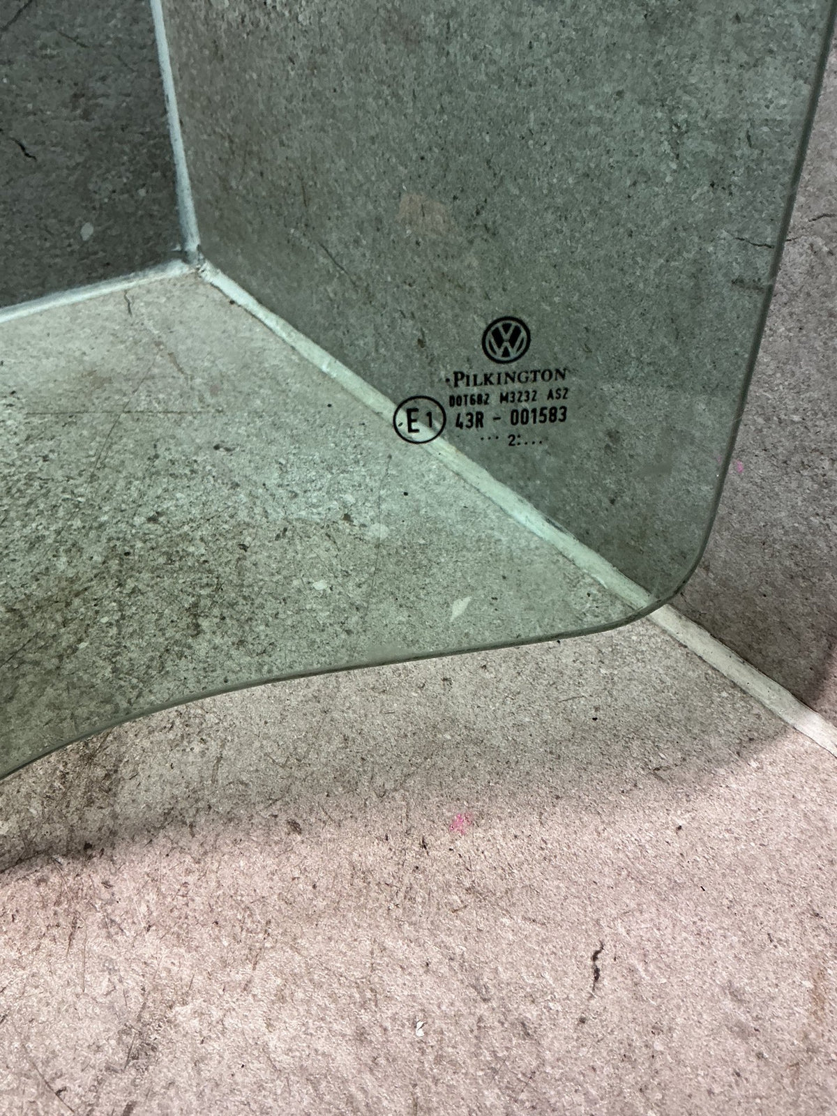 2013 Volkswagen Amarok- Left Rear Door Glass- (TAG15436)