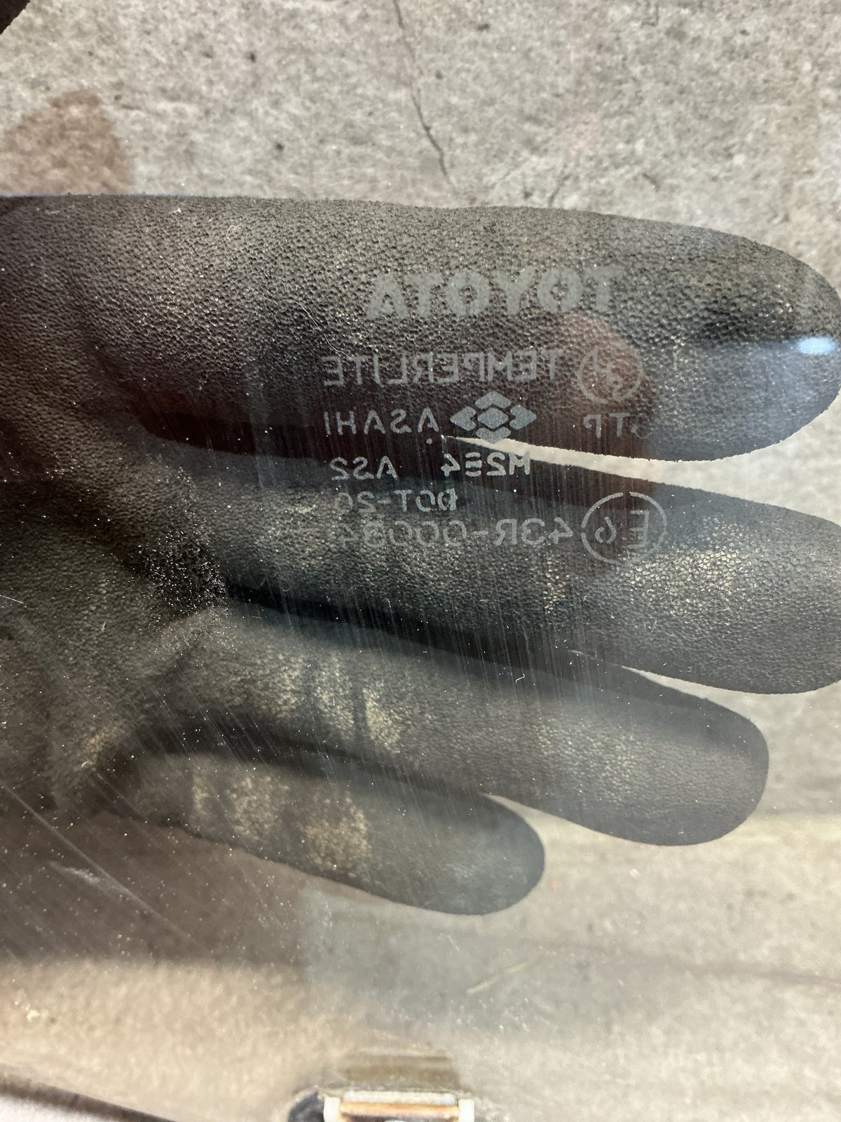 1992-2004 Toyota Hiace H100 - Right Front Door Glass - (TAG19008)