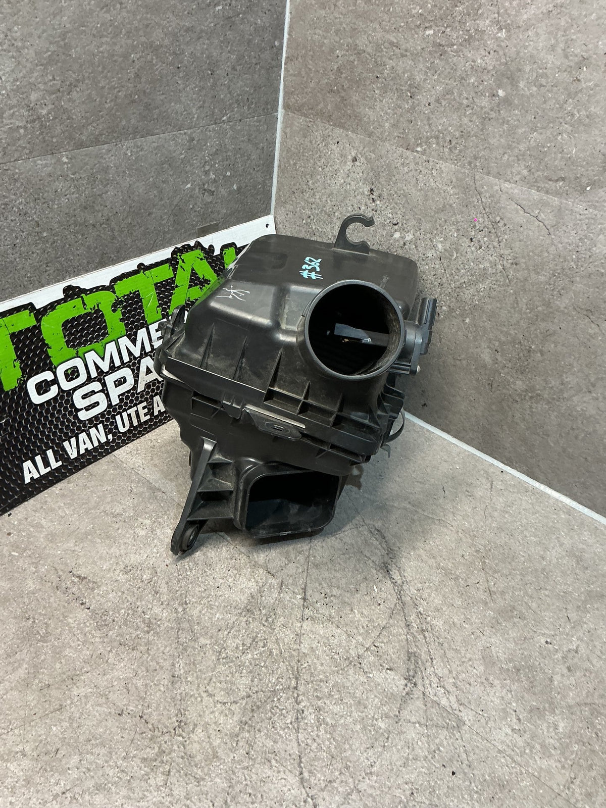 2013 Mitsubishi Outlander GF8W- Air Cleaner Assembly EFI Air Box- (TAG13286) PN: 1500A388
