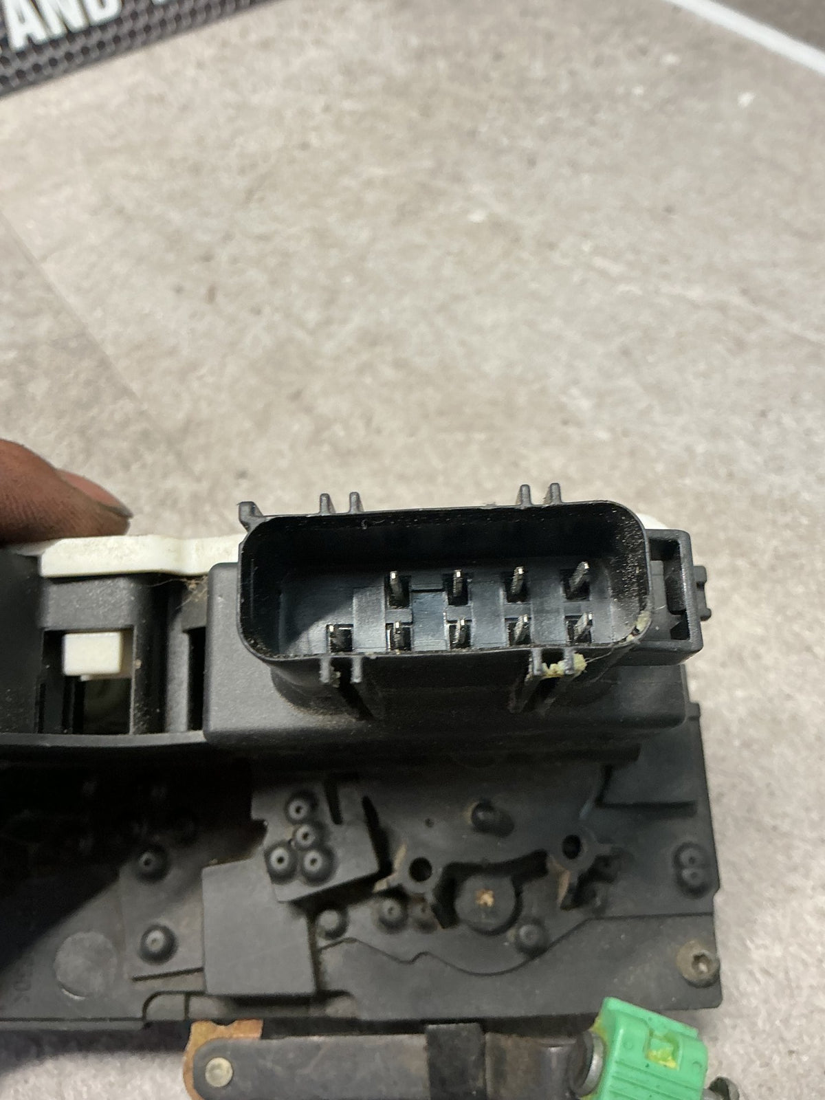 2005 Ford Escape EPFWF- Right Rear Door Catch- (TAG12020)