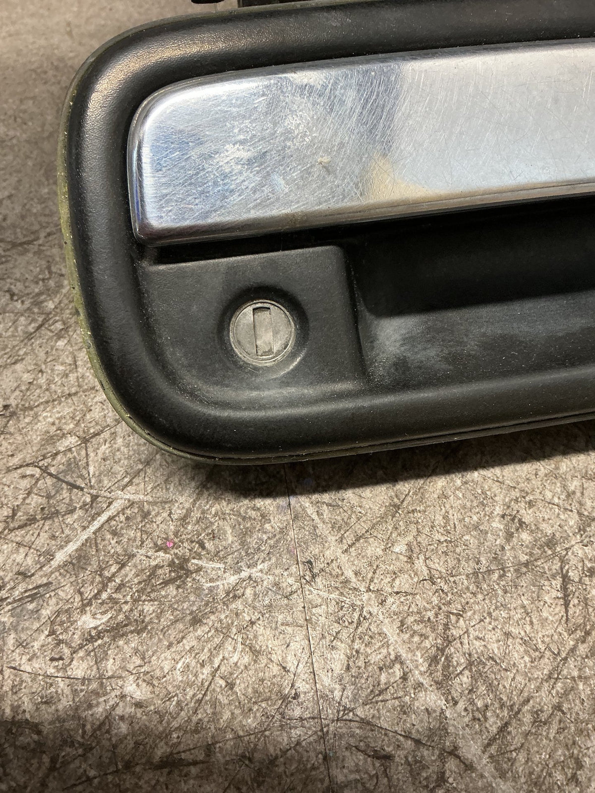 1996-2000 Toyota Land Cruiser J90 - Right Front Door Exterior Handle - (TAG18061)