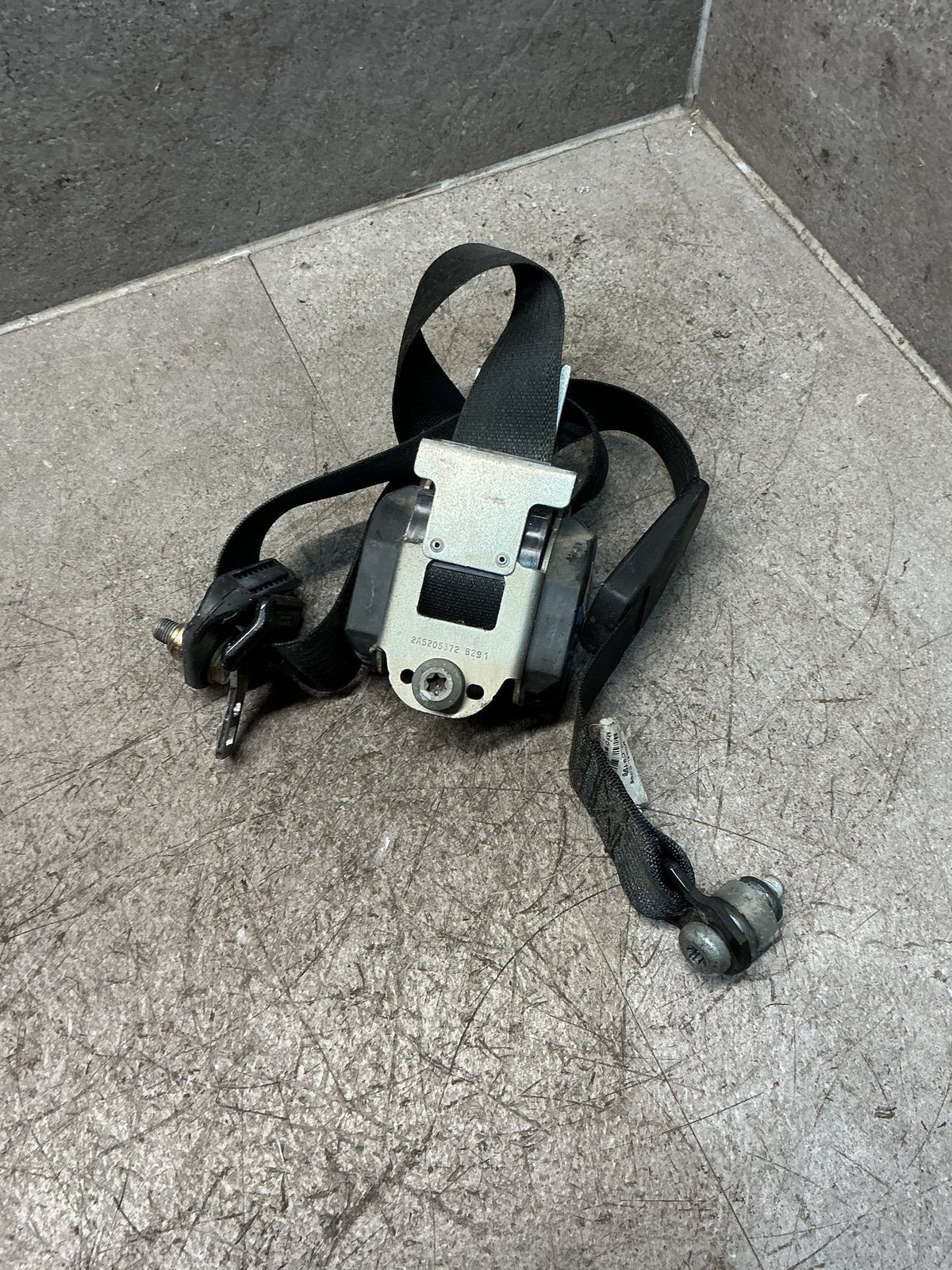 1996-2000 Toyota Land Cruiser J90 - Left Rear Seat Belt - (TAG18421)