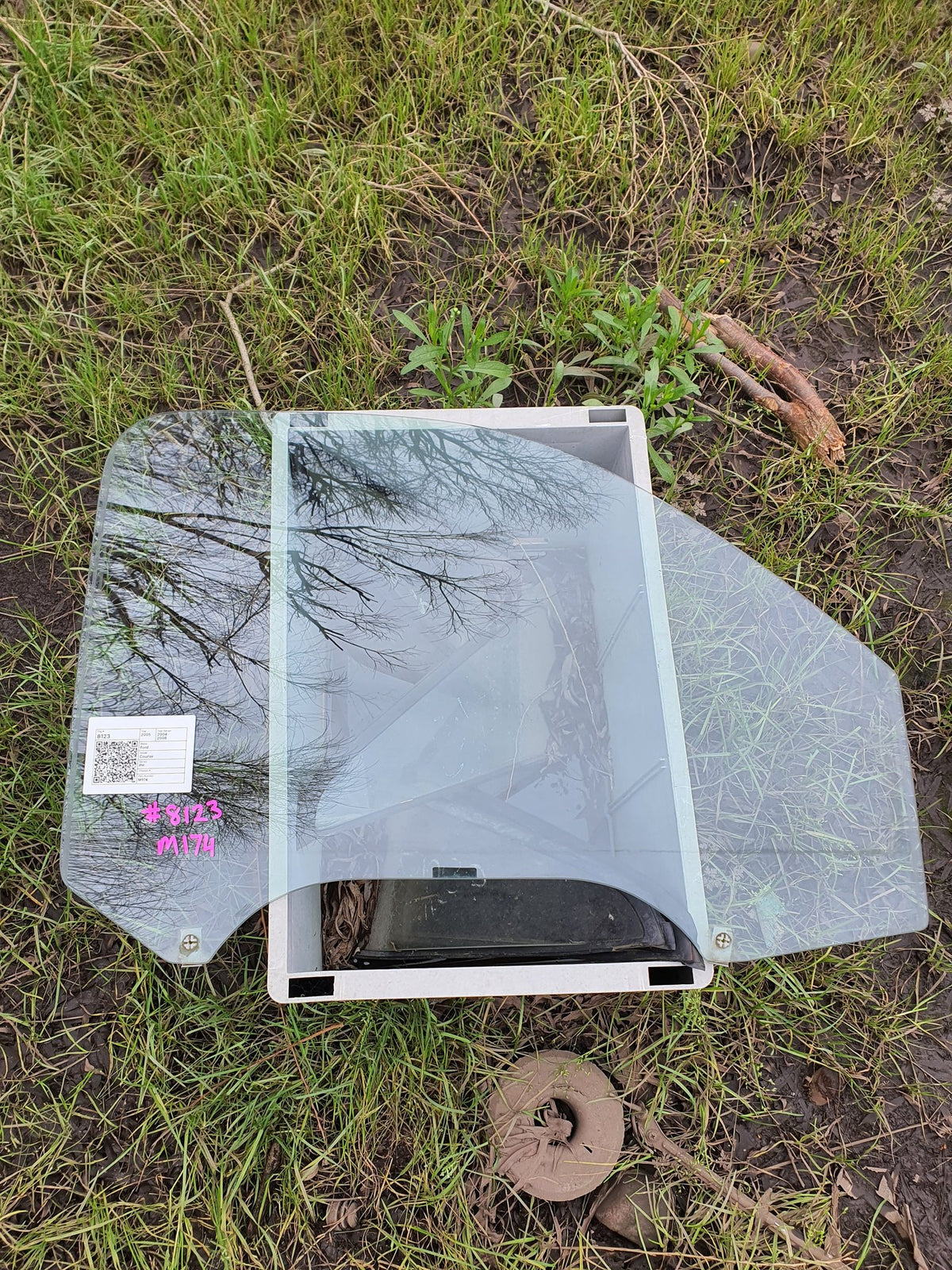 2004-2006 Ford Courier PH- Right Front Door Glass- (TAG8123)