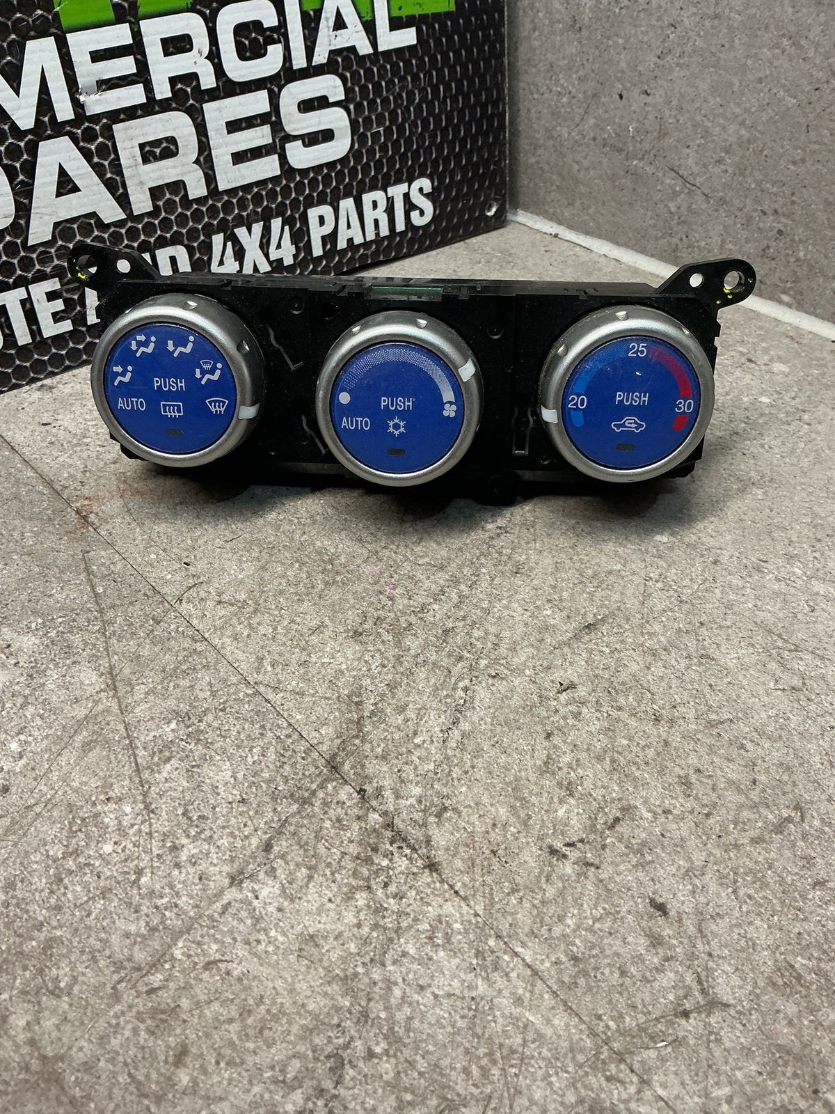 2009 Mitsubishi Triton- Heater Controls- (TAG14065)
