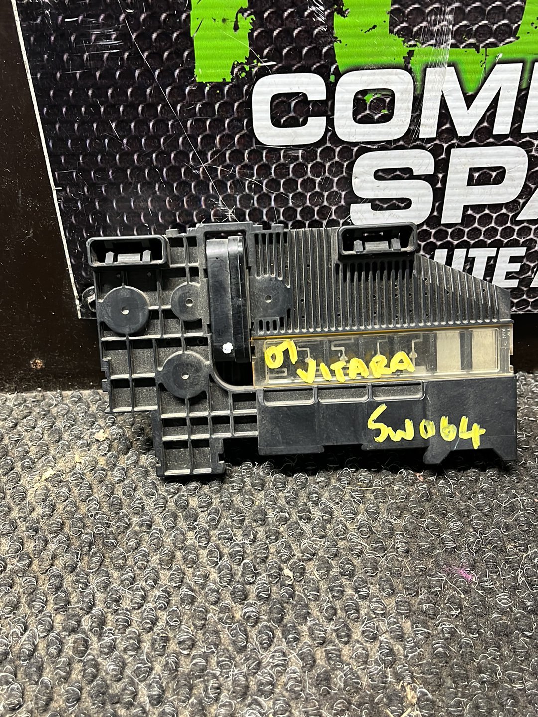 2007 Suzuki Vitara- Battery Fuse Box- (TAG9167)