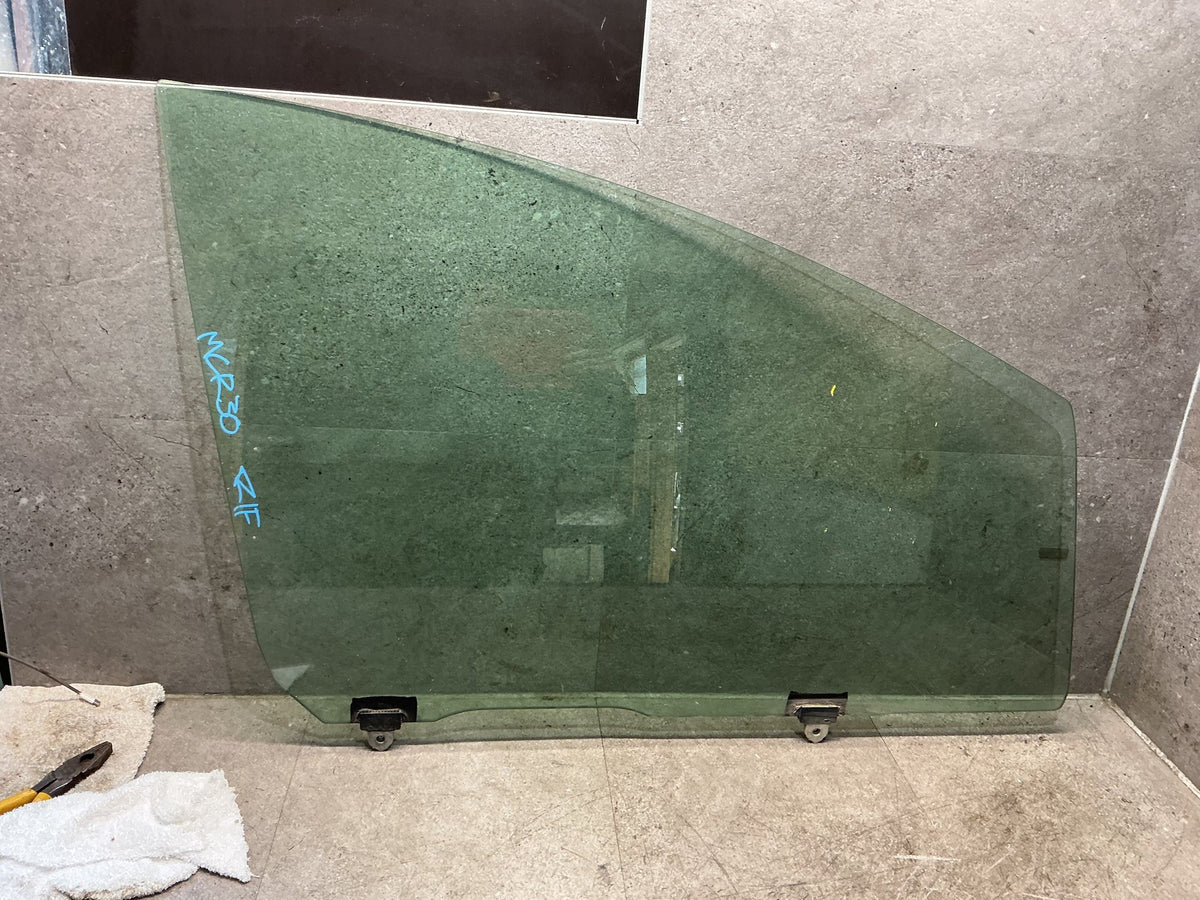 2006 Toyota Estima R30 MCR30 - Right Front Door Glass - (TAG19068)