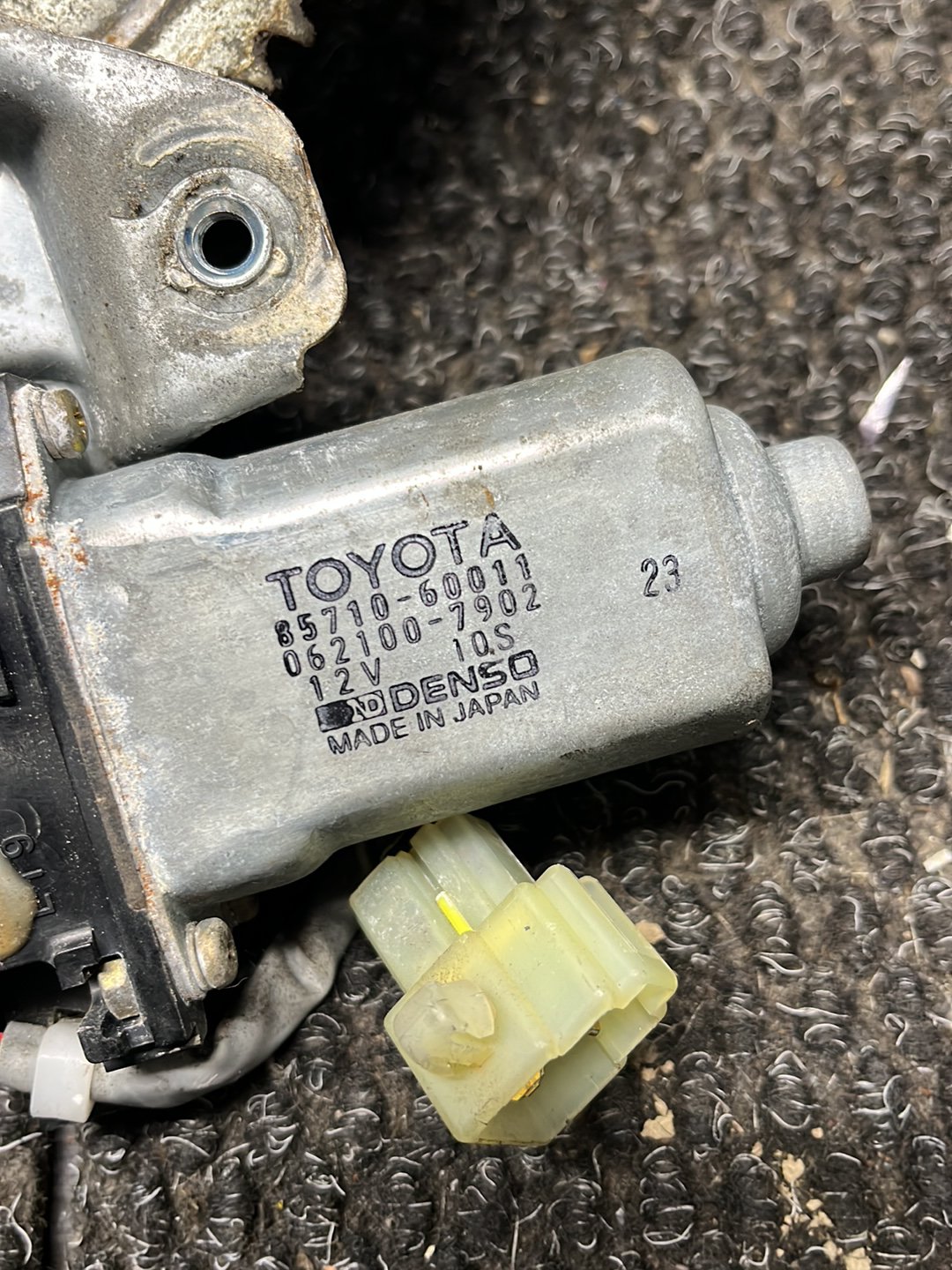1998 Toyota Land Cruiser FZJ80- Right Front Window Regulator/Motor- (TAG7566)