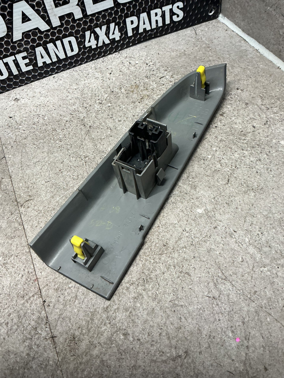 2005 Toyota Hilux VII N20- Left Rear Window Switch- (TAG13697)