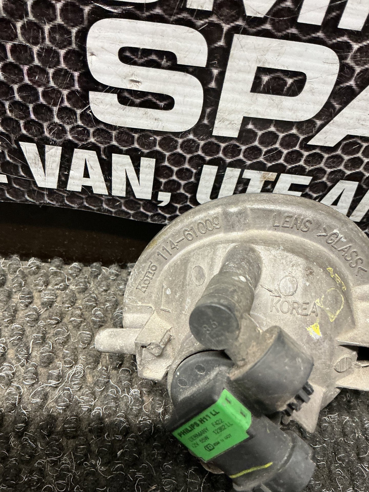 2004 Mazda MPV 2W105- Left Spotlight- (TAG10610)